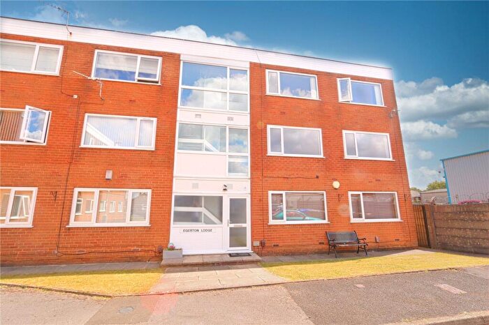 2 Bedroom Flat For Sale In Margaret Road, Denton, Manchester, Greater Manchester, M34