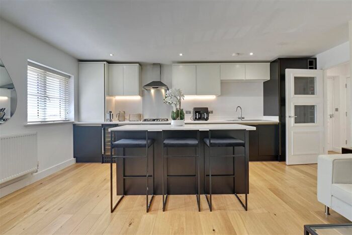 2 Bedroom Flat For Sale In Pyrford Close, Waterlooville, PO7