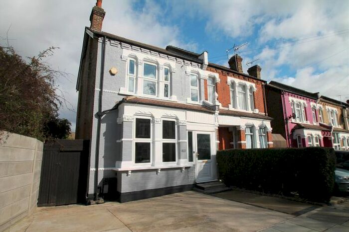 5 Bedroom Semi-Detached House For Sale In Elmdale Road, Palmers Green, N13