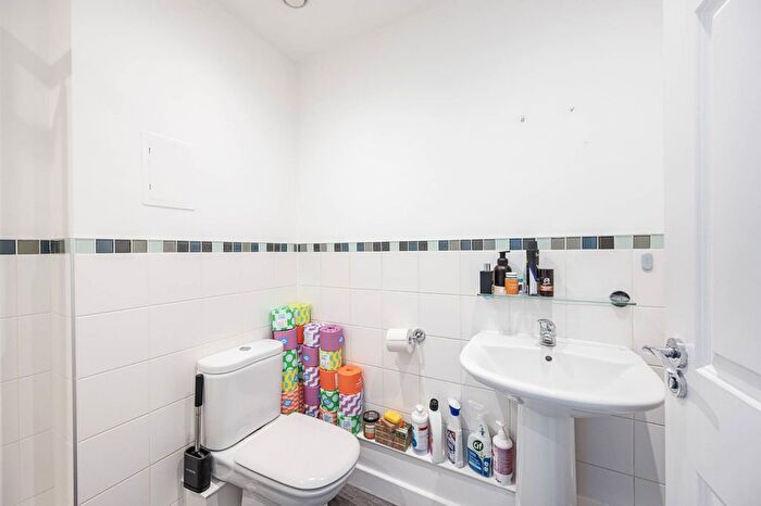 2 Bedroom Flat To Rent In Pancras Way, Bow, London, E3