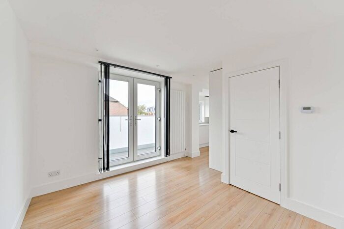 2 Bedroom Flat To Rent In Ashbourne Road, Tooting, Mitcham, CR4