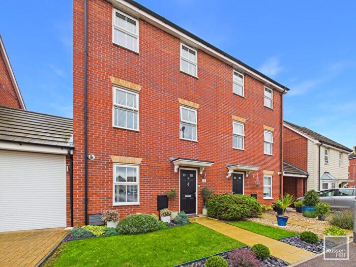 4 Bedroom Semi-Detached House For Sale In Allan Bedford Crescent, Queens Hill, NR8