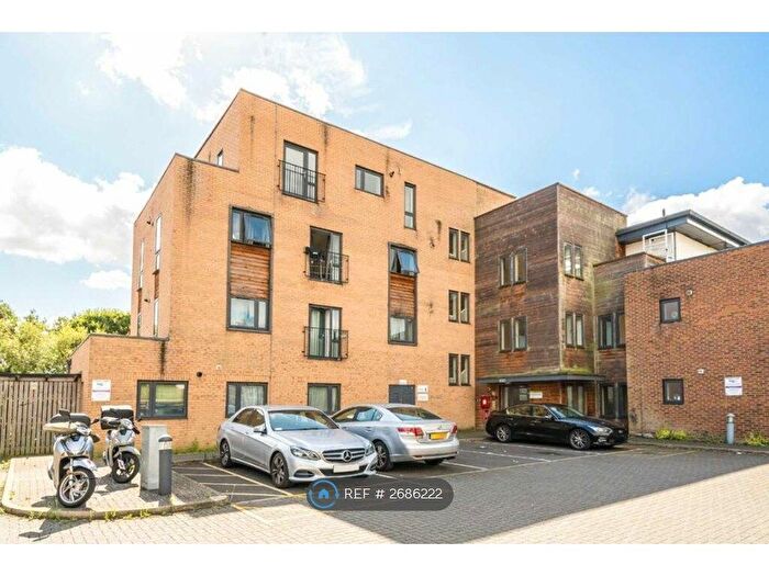 2 Bedroom Flat To Rent In Inverness Road, Hounslow, TW3