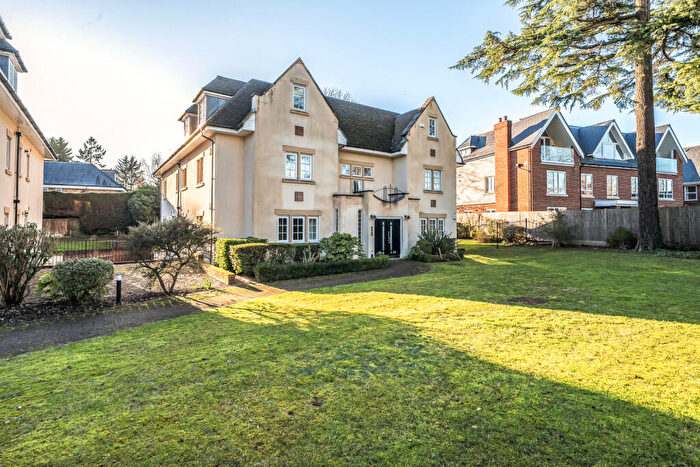 2 Bedroom Apartment For Sale In Packhorse Road, Gerrards Cross, Buckinghamshire, SL9