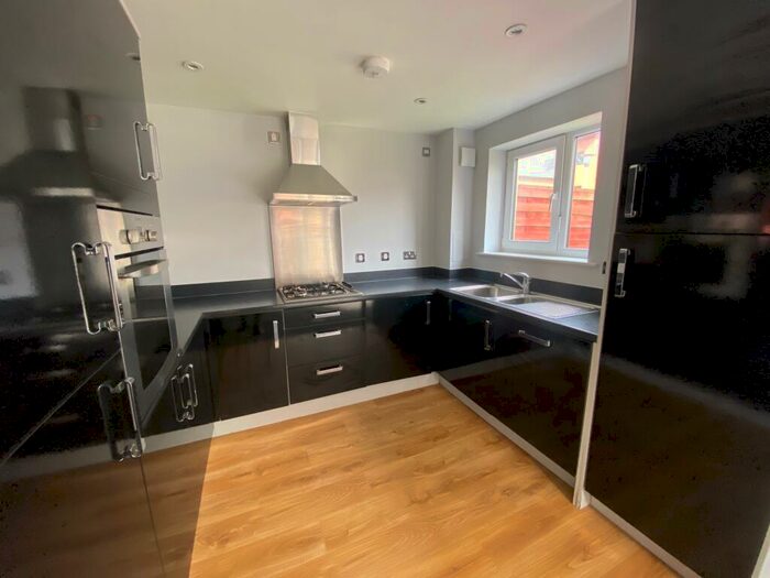 4 Bedroom House To Rent In Orpen Close, Swindon, SN3