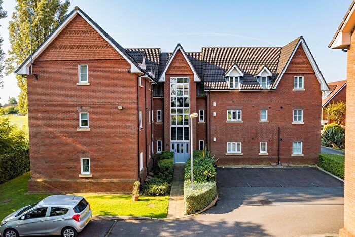 2 Bedroom Flat To Rent In Lindisfarne Court, Widnes, WA8