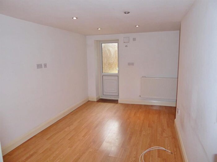 Studio To Rent In London Road, Tooting, SW17