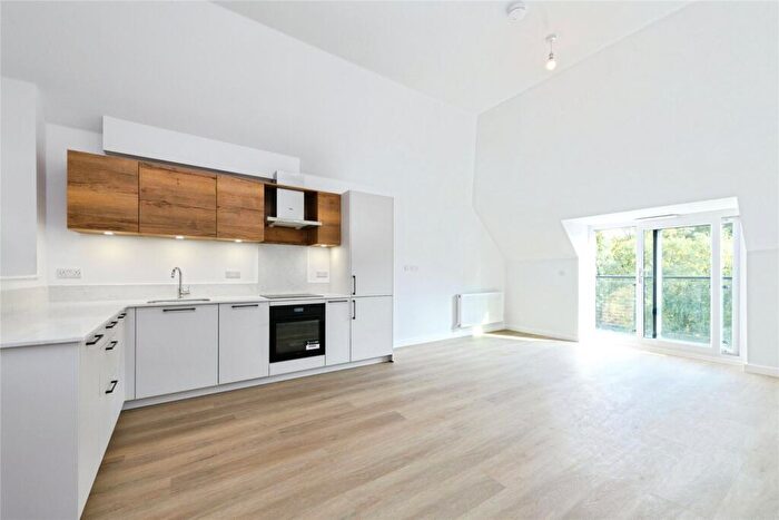 1 Bedroom Flat For Sale In Outwood Lane, Chipstead, Coulsdon, Surrey, CR5