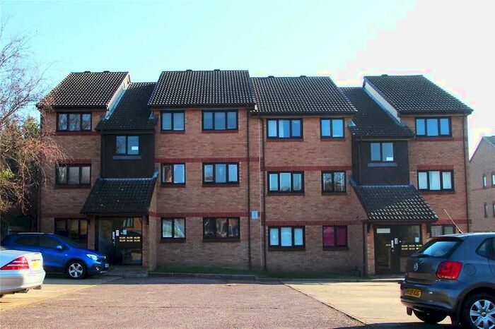 2 Bedroom Flat To Rent In Tucker Road, Ottershaw, Surrey, KT16