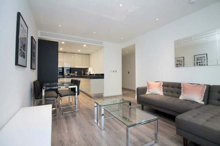 2 Bedroom Flat To Rent In Kingwood Gardens, Chaucer Gardens, Goodman's Fields, Aldgate, E1