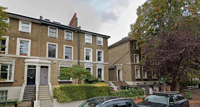 3 Bedroom Flat To Rent In Manor Avenue, Lewisham, SE4