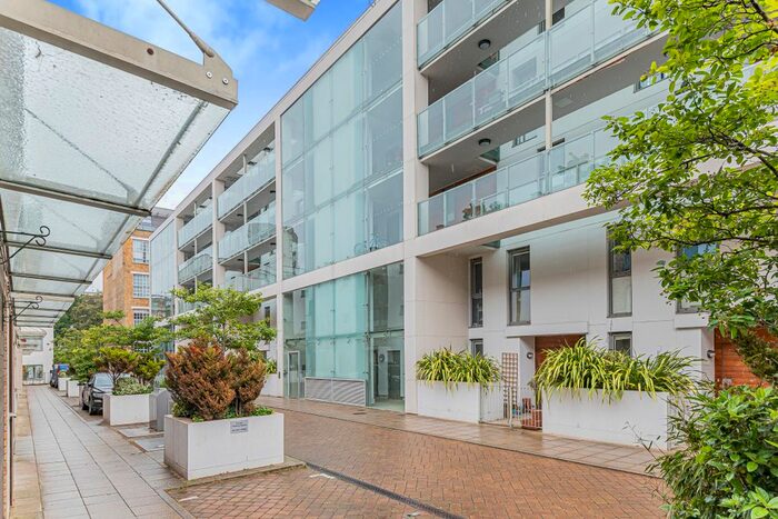2 Bedroom Flat To Rent In Printers Road, London, SW9
