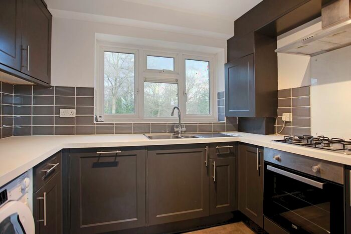 2 Bedroom Flat To Rent In Effingham, KT11