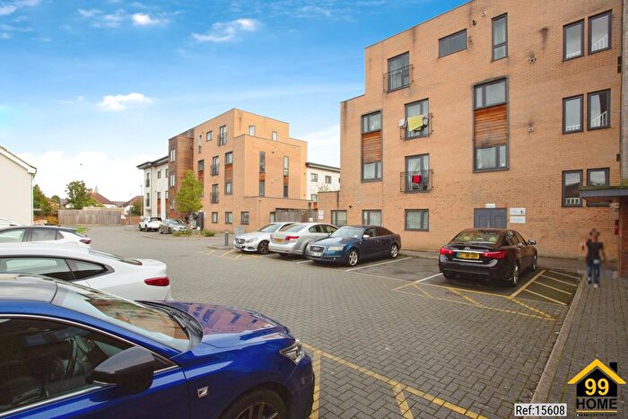 2 Bedroom Flat For Sale In Dewhurst Court, Hounslow, TW3