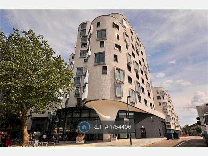 2 Bedroom Flat To Rent In St Lukes Avenu, Clapham, SW4