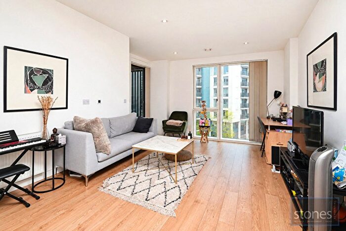 1 Bedroom Flat To Rent In Cooks Road, London, E15
