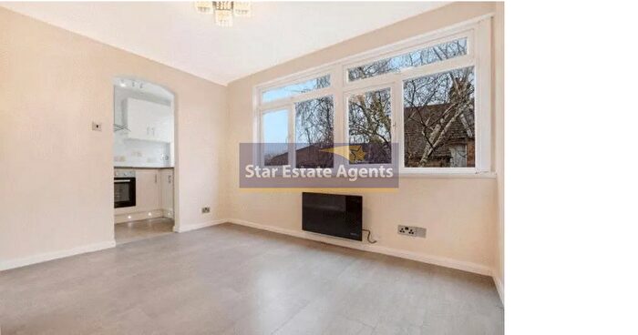 1 Bedroom Flat For Sale In Chichester Court, Whitchurch Lane, Edgware, London, HA8