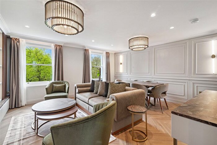 2 Bedroom Flat To Rent In Royal Crescent, London, W11