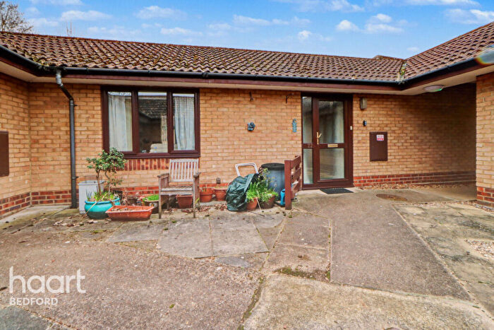 1 Bedroom Bungalow For Sale In Walcourt Road, Bedford, MK42