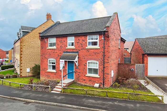 4 Bedroom Detached House For Sale In Aldwinckle Road, Burton Latimer, NN15