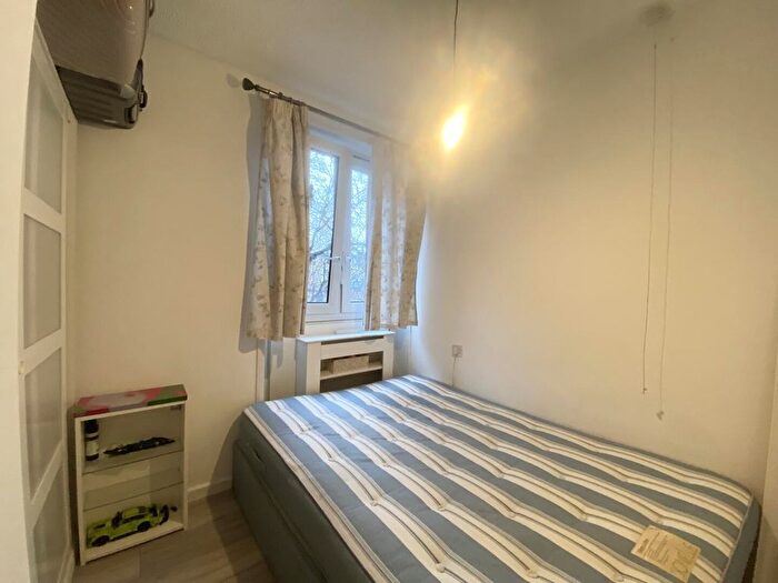 1 Bedroom Flat To Rent In Hodister Close, Camberwell, SE5