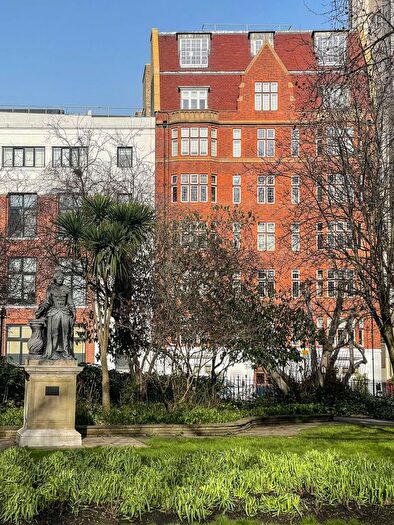 Maisonette To Rent In Queens Square, Bloomsbury, London, WC1N