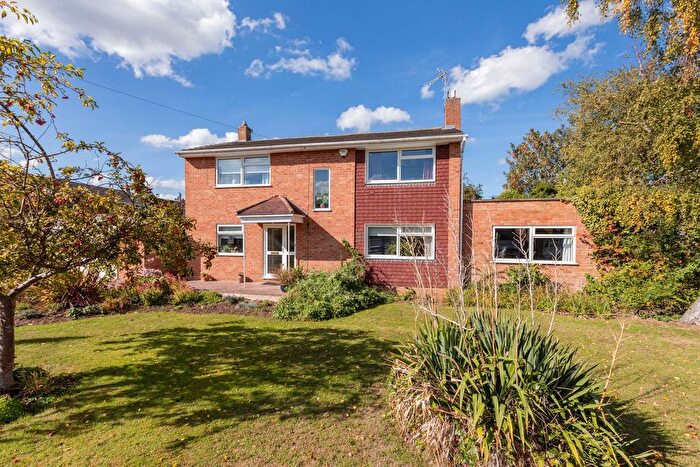 4 Bedroom Detached House For Sale In Thames Crescent, Maidenhead, SL6