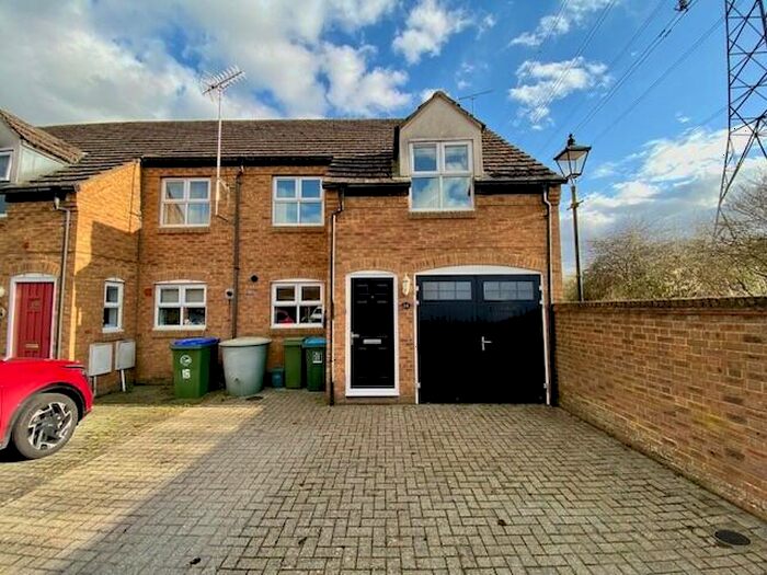 3 Bedroom End Of Terrace House To Rent In Millers Way, Fairford Leys, Aylesbury, HP19