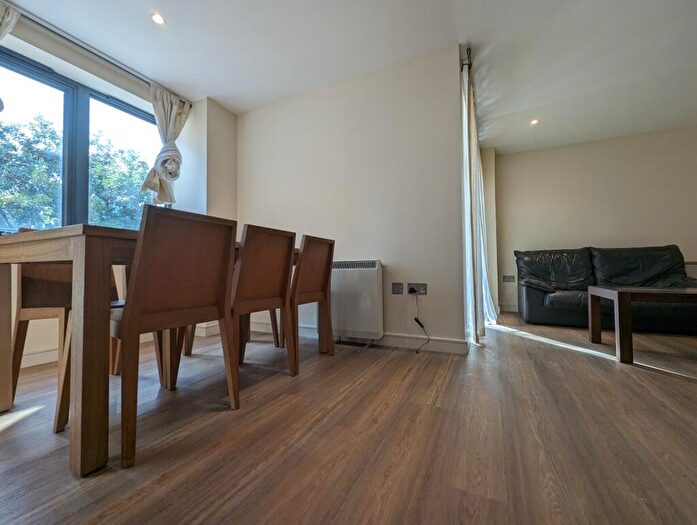 3 Bedroom Flat To Rent In William Road, Euston, London, NW1