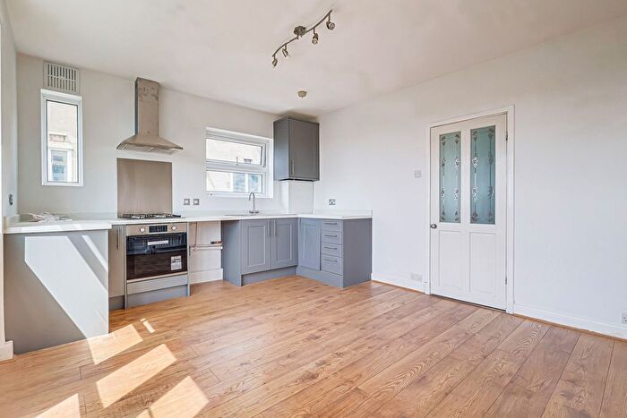 2 Bedroom Flat To Rent In London Road, Leigh-On-Sea, SS9