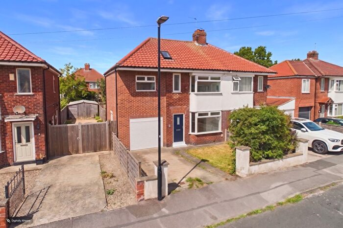 4 Bedroom Semi Detached House For Sale In Lawnswood Drive, York, North Yorkshire, YO30