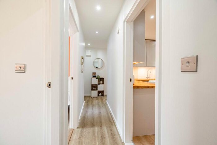 2 Bedroom Apartment To Rent In Sheet Street, Windsor, Berkshire, SL4