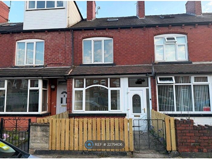 3 Bedroom Terraced House To Rent In Cross Flatts Crescent, Leeds, LS11