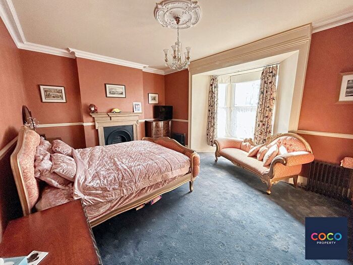 5 Bedroom End Of Terrace House For Sale In Albion Crescent, Portland, DT5