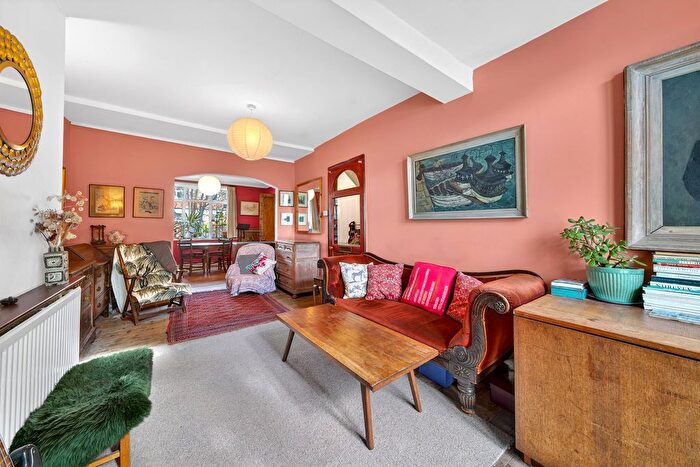 3 Bedroom Terraced House For Sale In Windus Road, London, N16