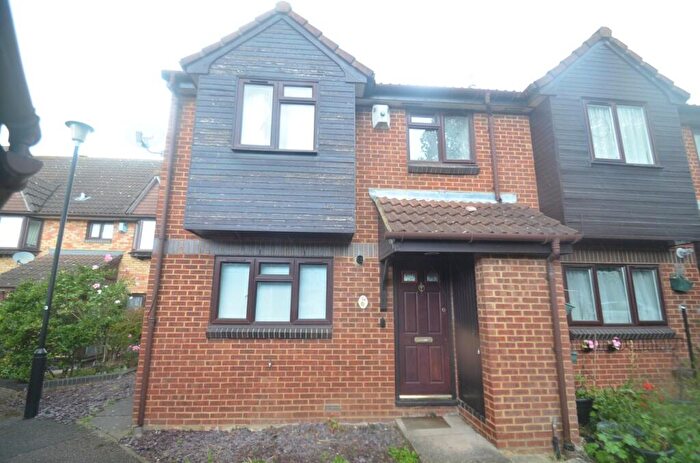 2 Bedroom End Of Terrace House For Sale In Eyebright Close, Shirley, Croydon, CR0