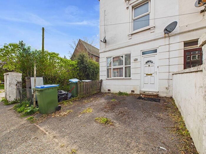 1 Bedroom Flat To Rent In Arundel Road, Littlehampton, BN17