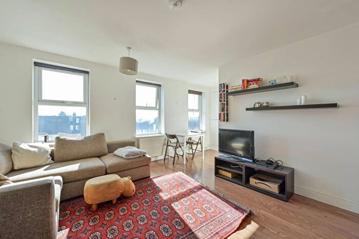 2 Bedroom Flat To Rent In Kingston Road, South Wimbledon, London, SW19