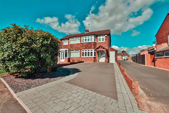 3 Bedroom Semi Detached House For Sale In Smithy Lane, Brierley Hill, DY5