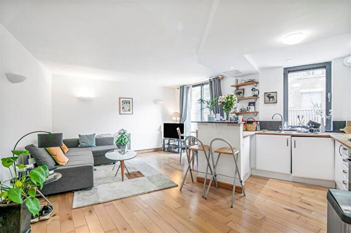 2 Bedroom Flat To Rent In Three Oak Lane, London, SE1