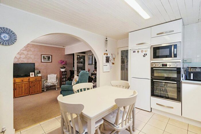 3 Bedroom Semi-Detached House For Sale In Newport Road, Haughton Green, Denton, Greater Manchester, M34