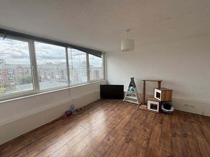 2 Bedroom Flat To Rent In Stewart House, Sycamore Avenue, Chandler's Ford, Eastleigh, SO53