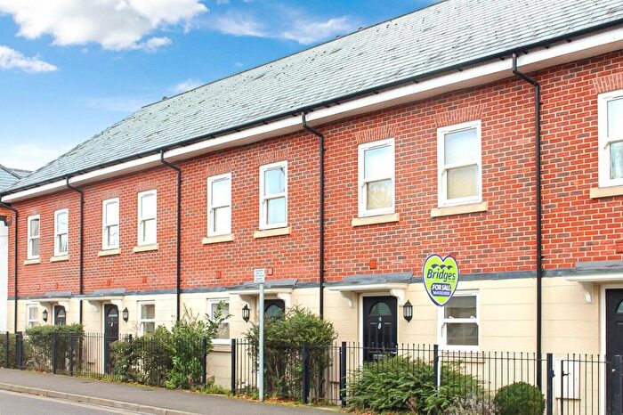 3 Bedroom Terraced House For Sale In St. James Close, Fleet, GU51