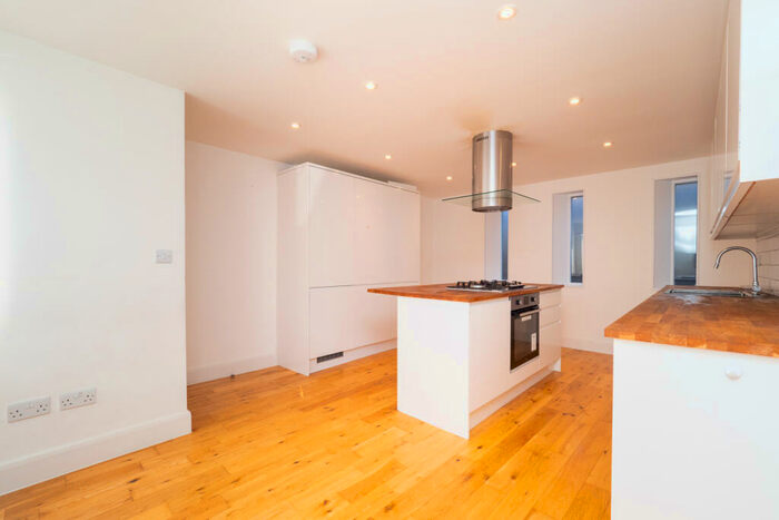 3 Bedroom House To Rent In Reading Road, Sutton, SM1