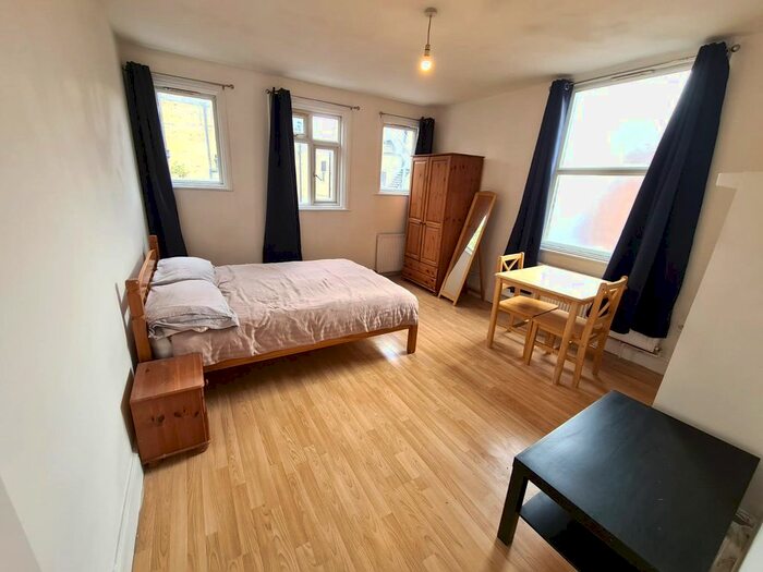 1 Bedroom Studio To Rent In Walworth Road, London, SE17