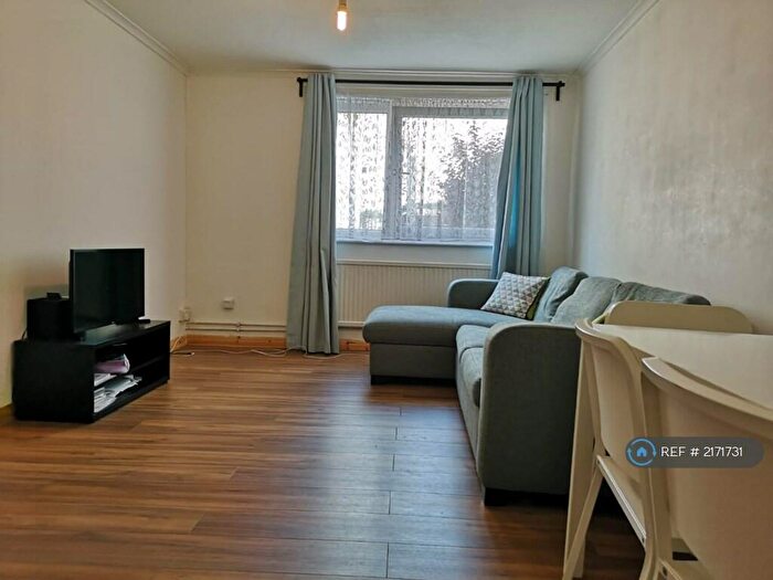 1 Bedroom Flat To Rent In Whippingham House, London, E3