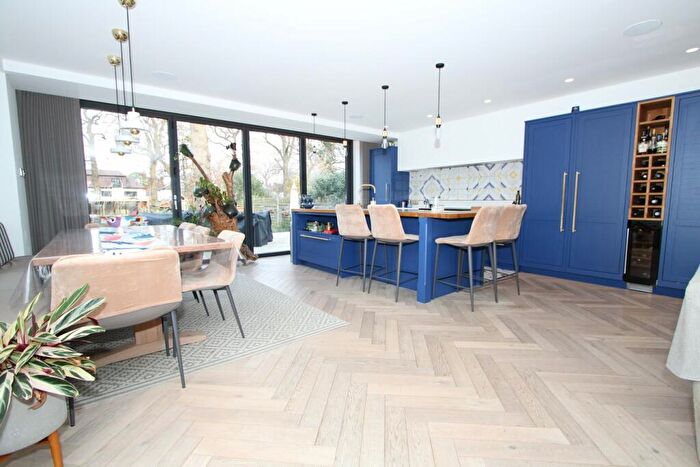 5 Bedroom Detached House To Rent In Hayes Chase, West Wickham, BR4