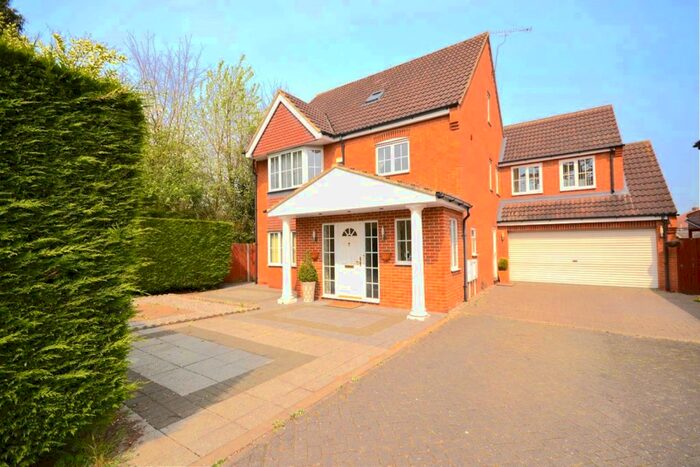 5 Bedroom Detached House To Rent In Wheatley Drive, Watford, WD25