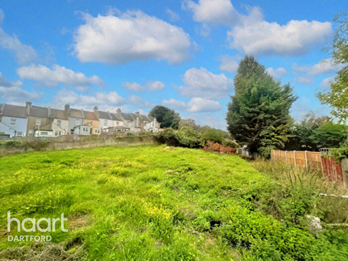 1 Bedroom End Of Terrace House For Sale In King Edward Road, Greenhithe, DA9