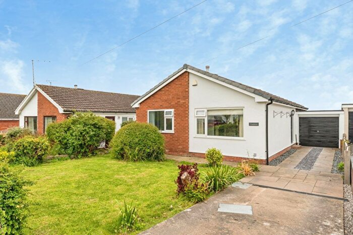 2 Bedroom Link Detached House For Sale In Lon Elan, Prestatyn, Clwyd, LL19